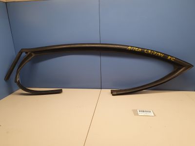 Уплотнитель стекла передней левой двери для Seat Altea 2004-2015