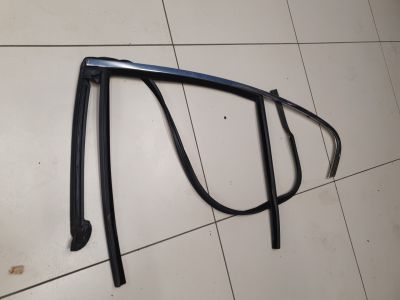 Уплотнитель стекла двери задний левый для BMW 5 G30 F90 2016-