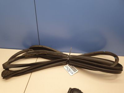 Уплотнитель двери передней левой для Nissan Note E11 2005-2013