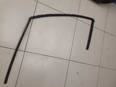 Уплотнитель стекла передней левой двери для Nissan Note E11 2005-2013