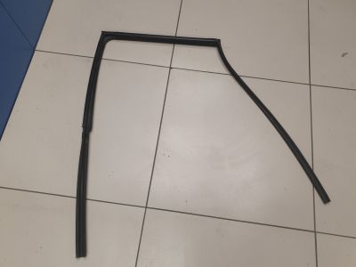 Уплотнитель стекла задней левой двери для Suzuki Splash 2008-2015