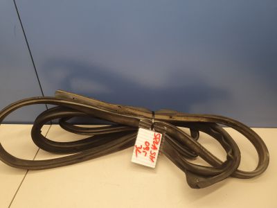 Уплотнитель двери задней левой для Suzuki Splash 2008-2015