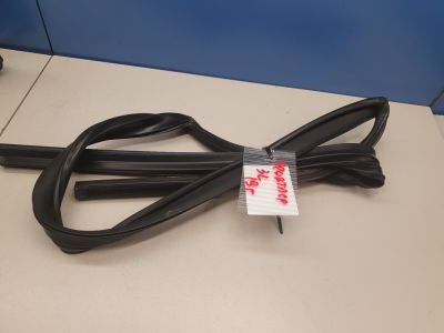 Уплотнитель стекла задней левой двери для KIA Sportage 2015-2021