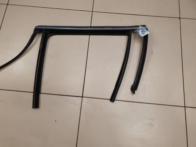 Уплотнитель стекла задней левой двери для Mercedes GLC-klasse X253 2015-