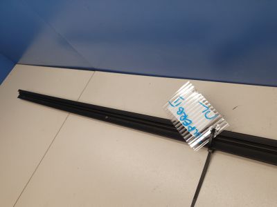 Накладка стекла переднего правого для Skoda Superb 3T 2008-2015