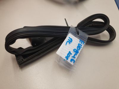 Уплотнитель двери передней правой для Land Rover Range Rover Evoque 2019-