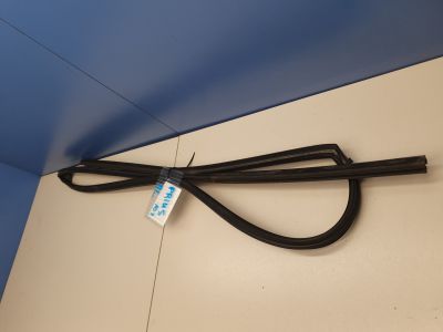 Уплотнитель двери передней левой для Toyota Prius W30 2009-2015