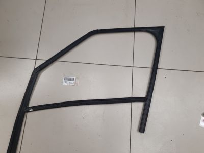 Уплотнитель стекла двери передней правый для Land Rover Range Rover Sport 2013-