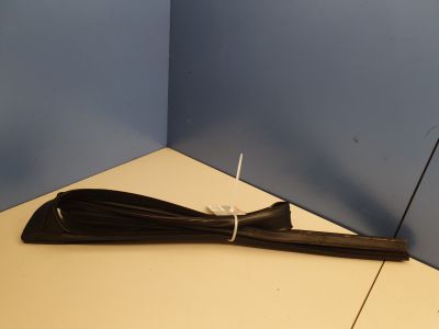 Уплотнитель стекла передней левой двери для Land Rover Discovery Sport 2014-