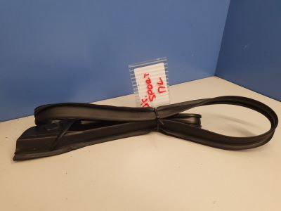 Уплотнитель рамки передней левой двери для Land Rover Discovery Sport 2014-