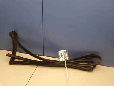 Уплотнитель стекла передней правой двери для Honda Civic 4D 2006-2012