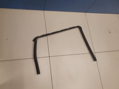 Уплотнитель стекла задней левой двери для Nissan Note E11 2005-2013