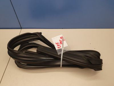 Уплотнитель стекла передней правой двери для Mazda CX-5 2011-2017