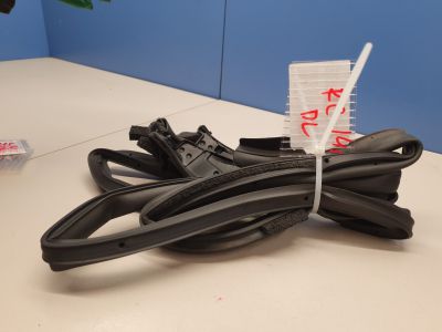 Уплотнитель двери передней левой для Lexus RC C10 2014-