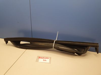 Уплотнитель стекла двери задний левый для Jeep Renegade BU 2015-