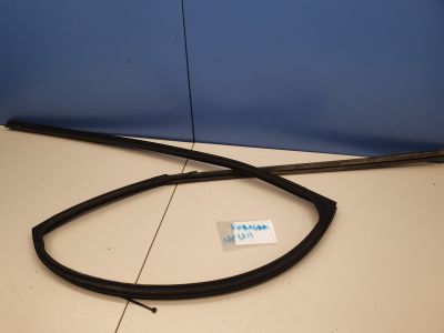 Уплотнитель стекла двери задний правый для Subaru Forester S13 2012-2018