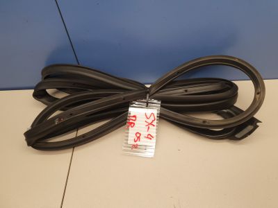 Уплотнитель двери передней правой для Suzuki SX4 2006-2013