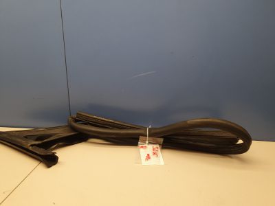 Уплотнитель двери передней правой для Mercedes SLK-klasse R171 2004-2011