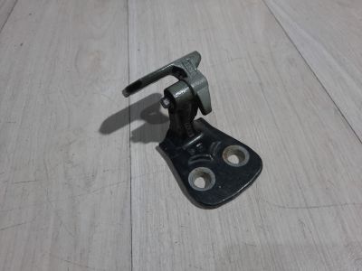 Петля двери задней правой верхняя для Land Rover Discovery 2004-2009