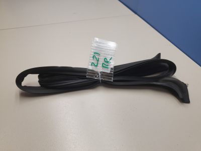 Уплотнитель стекла передней правой двери для Mercedes S-klasse W221 2005-2013