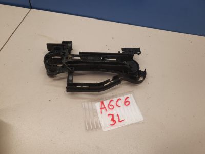 Кронштейн ручки двери задней левый для Audi A6 C6 Allroad quattro 2006-2012