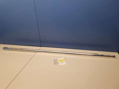 Молдинг стекла задней левой двери для Volkswagen Touareg 2002-2010