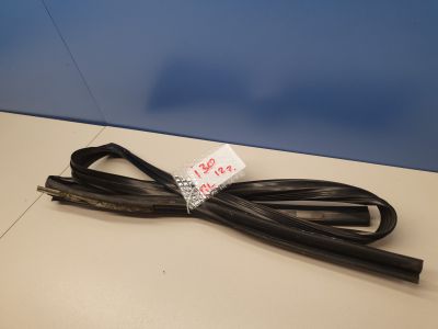 Уплотнитель стекла передней левой двери для Hyundai i30 2012-2017