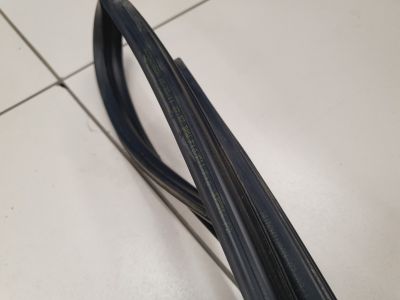 Уплотнитель стекла передней левой двери для BMW 5 F10 2009-2017