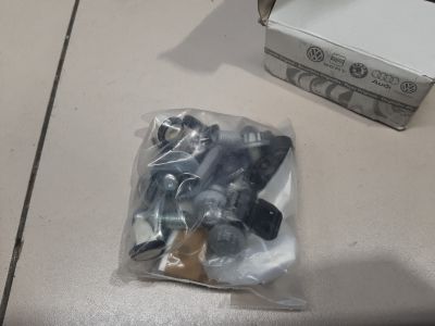 Комплект крепежа двери багажника для Volkswagen Transporter T5 2003-2015