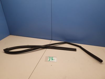 Уплотнитель стекла задней правой двери для Hyundai i30 2007-2012