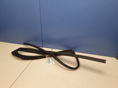 Уплотнитель стекла двери задний левый для Mazda CX-5 2011-2017