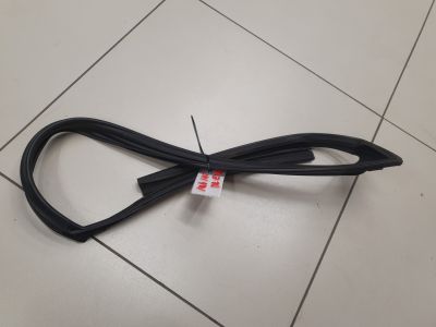 Уплотнитель стекла передней правой двери для Mazda 6 GJ 2013-2019