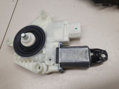 Моторчик стеклоподъёмника задний правый для BMW X3 G01 G08 2017-