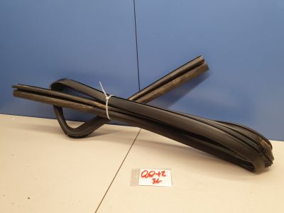 Уплотнитель стекла двери задний левый для Nissan Qashqai+2 JJ10 2008-2014