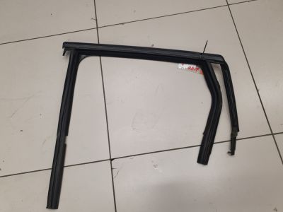 Уплотнитель стекла двери задний левый для Volvo V40 (V40 Cross Country) 2012-