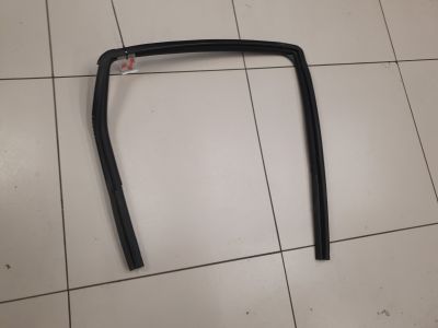 Уплотнитель стекла двери задний правый для Nissan Qashqai+2 JJ10 2008-2014
