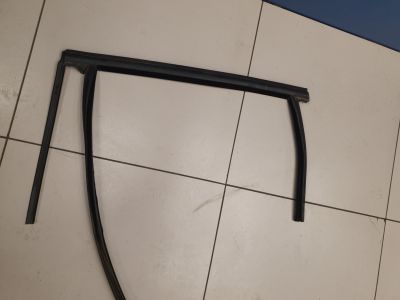 Уплотнитель стекла двери задний левый для Ford Kuga 2012-2019