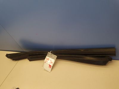 Уплотнитель стекла двери задней левой для Jaguar XF 2007-2015