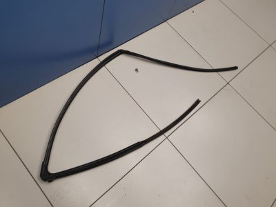 Уплотнитель стекла передней правой двери для Toyota Yaris 2011-2017