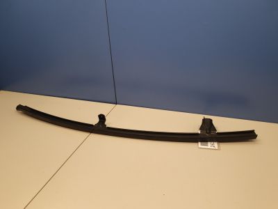 Направляющая стекла передней правой двери для Toyota Yaris 2011-2017