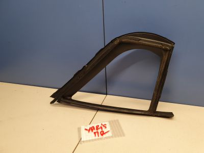 Уплотнитель стекла передней правой двери для Toyota Yaris 2011-2017