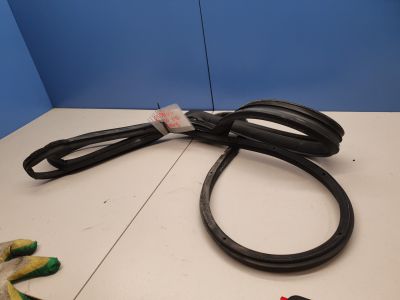 Уплотнитель двери задней левой для Toyota Avensis T27 2008-2018