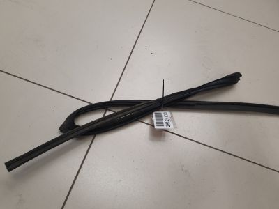 Уплотнитель стекла двери задний правый для Toyota Avensis T27 2008-2018