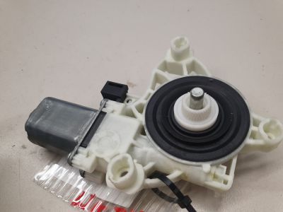 Моторчик стеклоподъёмника передний правый для Mercedes E-klasse W213 2016-