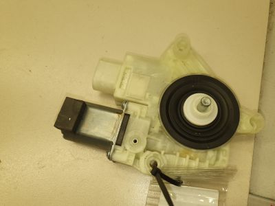 Моторчик стеклоподъёмника задний левый для BMW 5 G30 F90 2016-