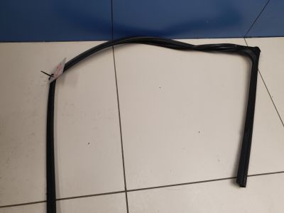 Уплотнитель стекла передней правой двери для Mazda 3 BM 2013-2018