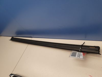 Накладка стекла передней правой двери для Mazda 3 BM 2013-2018