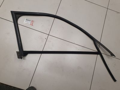 Уплотнитель стекла передней правой двери для Audi A6 C6 2004-2011