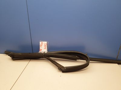 Уплотнитель стекла двери задний левый для Suzuki SX4 2006-2013