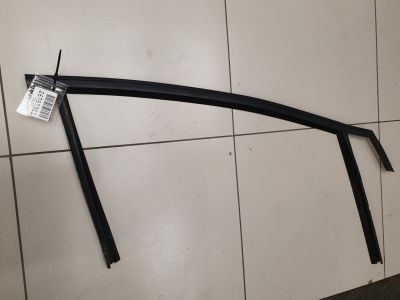 Уплотнитель стекла передней правой двери для Ford Focus 3 2011-2019